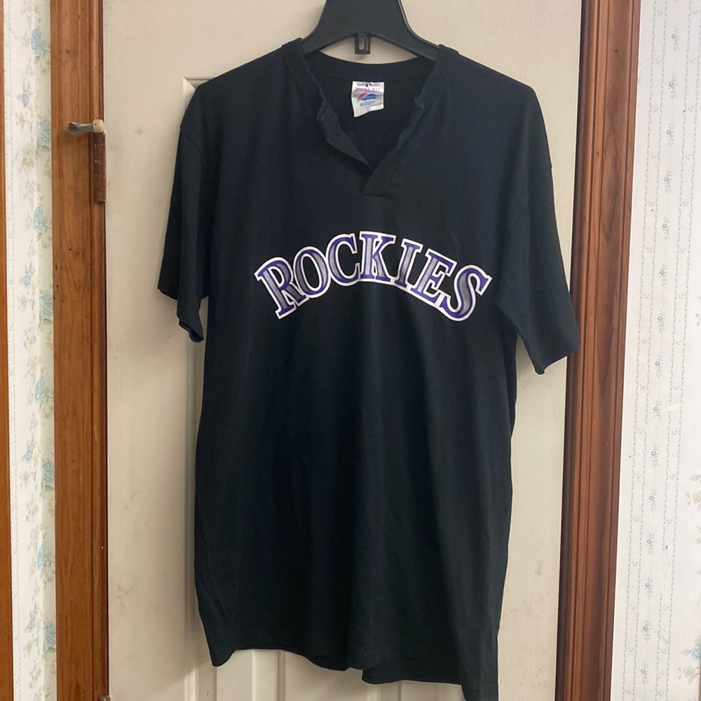 Majestic Genuine Merchandise Size Large Rockies pull over tee-shirt number 12